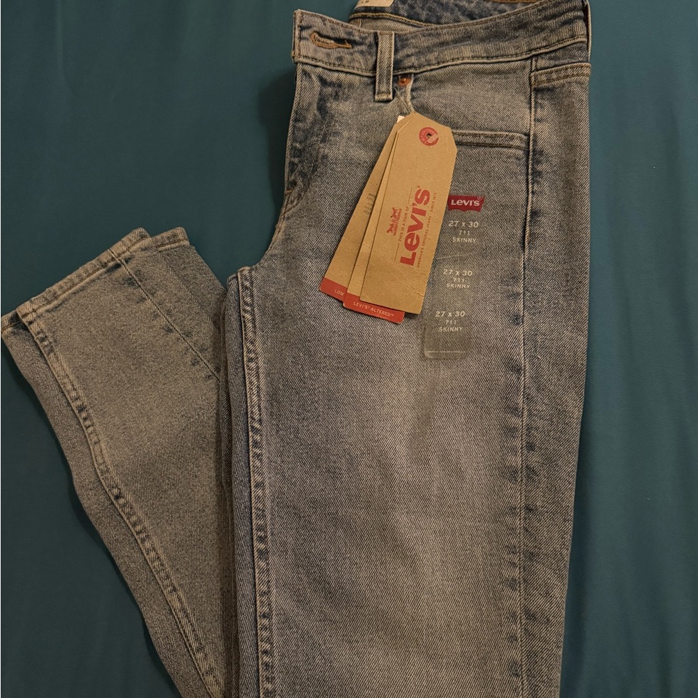 🔥 Levi's Altered 711 skinny’s 💘